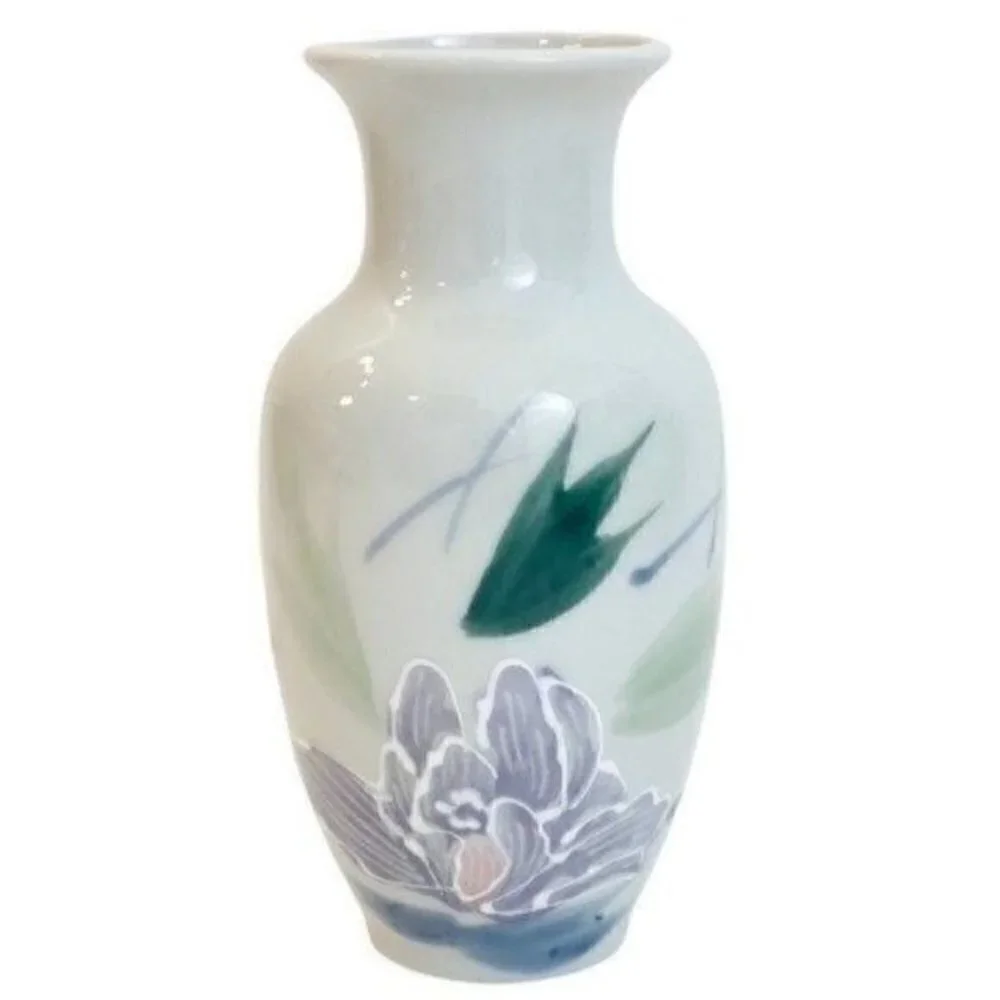 Porcelain Pottery Iris Floral Vase Made in Japan raised white paint outline 6”